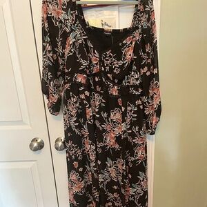 Beautiful floral torrid black dress